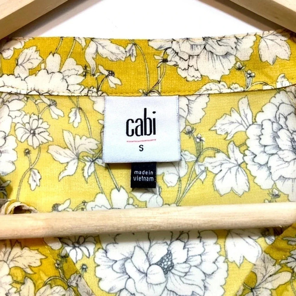 Cabi Gather Amelia Floral High-Low Blouse - Picture 3 of 5